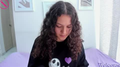 Snapshot of littlesoffi_gh chatting on 24, 11, 2025 online show from 24, 11, 2025
