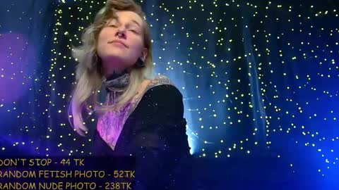 Niki  free tg channel with some photos gifs and info about streams  online show from 22, 5, 2026