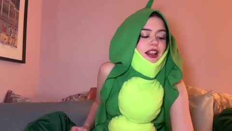 Snapshot of littlesugarpea chatting on 5, 1, 2025 Little Sugar Pea  online show from 5, 1, 2025