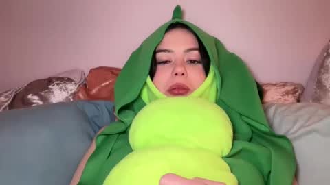 Snapshot of littlesugarpea chatting on 5, 1, 2025 Little Sugar Pea  online show from 5, 1, 2025