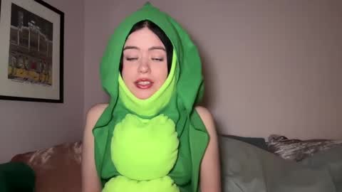 Snapshot of littlesugarpea chatting on 15, 1, 2025 Little Sugar Pea  online show from 15, 1, 2025