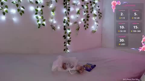 Snapshot of littlesun2216 chatting on 28, 9, 2025 Moon online show from 28, 9, 2025