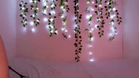 Snapshot of littlesun2216 chatting on 20, 10, 2025 Moon online show from 20, 10, 2025