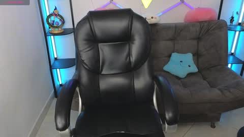 littlevixen18 online show from 20, 12, 2024