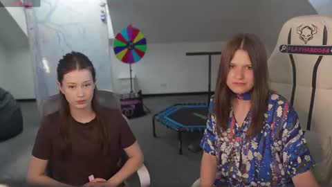 Snapshot of livehub054 chatting on 20, 6, 2026 Sheryl online show from 20, 6, 2026