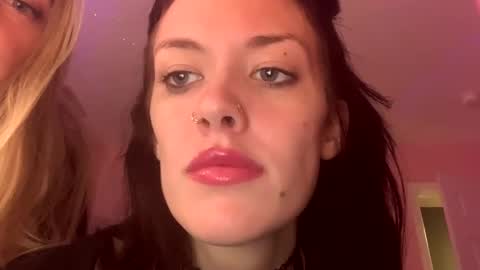 Snapshot of livingdeadgrl13 chatting on 20, 10, 2025 livingdeadgrl13 online show from 20, 10, 2025