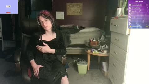 Snapshot of livolioyo chatting on 2, 12, 2024 Livolio online show from 2, 12, 2024