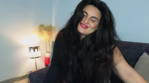 Snapshot of liz_devine chatting on 19, 12, 2024 liz online show from 19, 12, 2024