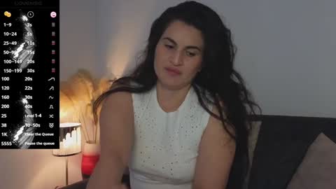 Snapshot of liz_devine chatting on 8, 1, 2025 liz online show from 8, 1, 2025