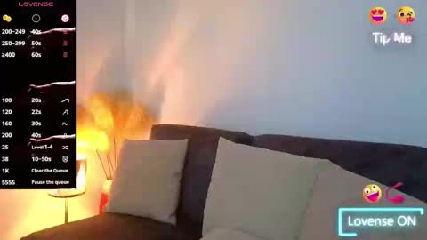 Snapshot of liz_devine chatting on 3, 3, 2025 liz online show from 3, 3, 2025