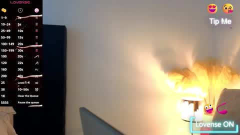 Snapshot of liz_devine chatting on 5, 3, 2025 liz online show from 5, 3, 2025