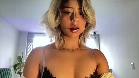 Snapshot of lizambarr chatting on 27, 10, 2025 Lizeth online show from 27, 10, 2025