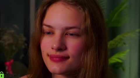 Snapshot of lizbethcoll chatting on 14, 12, 2024 Sunnheart online show from 14, 12, 2024