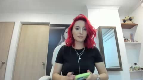 Snapshot of lizzdoux chatting on 4, 10, 2025 lizzdoux online show from 4, 10, 2025