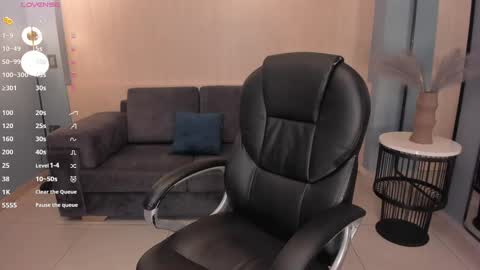 Snapshot of lizzhamilton_ chatting on 2, 3, 2025 Lizzi online show from 2, 3, 2025