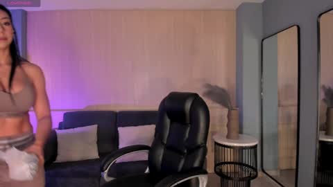 Snapshot of lizzhamilton_ chatting on 19, 9, 2025 Lizzi online show from 19, 9, 2025