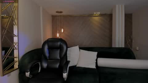Snapshot of lizzhamilton_ chatting on 16, 10, 2025 Lizzi online show from 16, 10, 2025