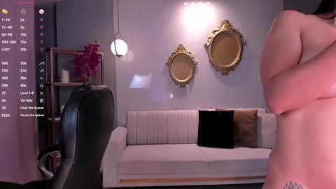 Snapshot of lizzhamilton_ chatting on 23, 10, 2025 Lizzi online show from 23, 10, 2025