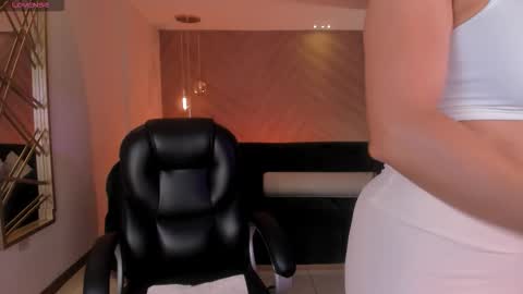 Snapshot of lizzhamilton_ chatting on 20, 11, 2025 Lizzi online show from 20, 11, 2025