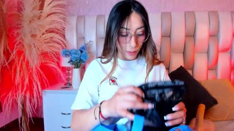 Snapshot of lizzi_hotman chatting on 25, 10, 2025 LIZZI online show from 25, 10, 2025