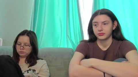 lizzi_muur online show from 4, 2, 2025