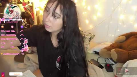 Snapshot of lizzy_kawuaii chatting on 23, 12, 2025 lizzy online show from 23, 12, 2025