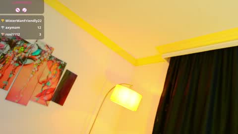 Snapshot of lizzymontana chatting on 28, 12, 2024 Liz online show from 28, 12, 2024