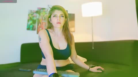 Snapshot of lizzymontana chatting on 2, 3, 2025 Liz online show from 2, 3, 2025