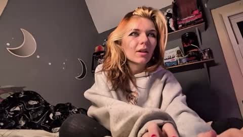 Snapshot of lizzyylovesick chatting on 2, 12, 2024 lizzybunny online show from 2, 12, 2024