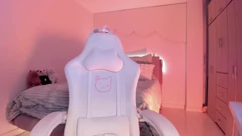 Snapshot of lm_kloeeh chatting on 31, 10, 2025 Kloe see you 28-11 to celebrate my birthday online show from 31, 10, 2025