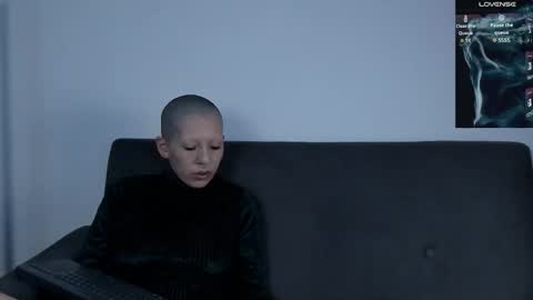 Snapshot of lnxmst chatting on 4, 12, 2025 Lynx Mist online show from 4, 12, 2025