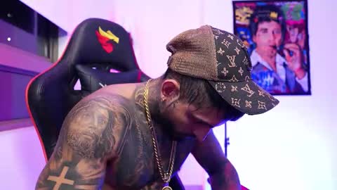 Snapshot of logan_hugh8 chatting on 14, 11, 2025 logan_hugh8 online show from 14, 11, 2025