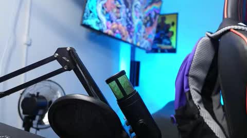 logan_hugh8 online show from 13, 2, 2026