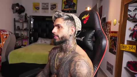 logan_hugh8 online show from 20, 5, 2026