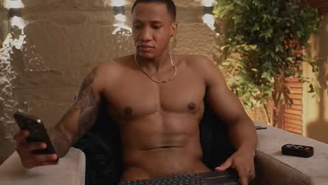 logan_varela online show from 18, 11, 2025