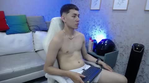 Loganfoster  online show from 18, 12, 2025