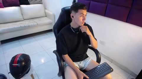 Loganfoster  online show from 22, 12, 2025