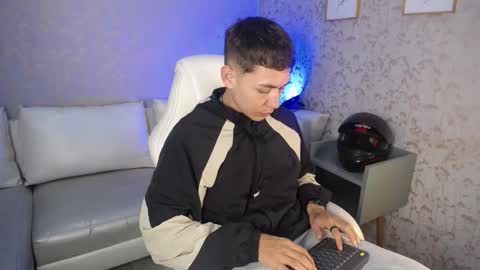 Loganfoster  online show from 6, 1, 2026