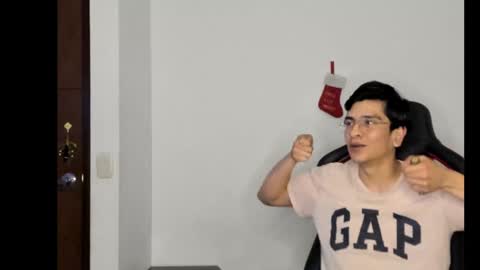 Snapshot of logannick chatting on 12, 12, 2024 Logan online show from 12, 12, 2024