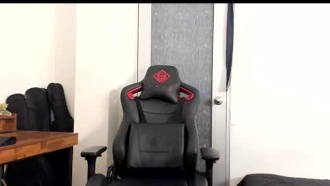 Snapshot of logannick chatting on 15, 9, 2025 Logan online show from 15, 9, 2025