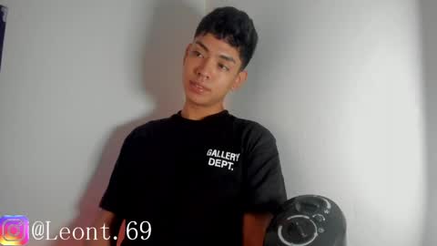 logantwink18 online show from 22, 4, 2026