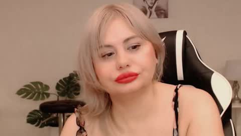 Lola  online show from 15, 1, 2026