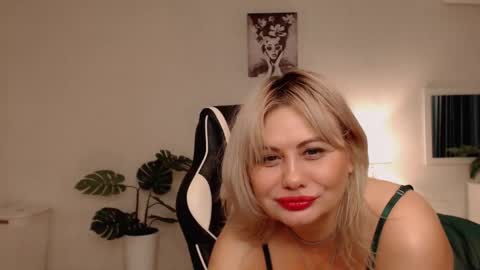  Lola  online show from 6, 3, 2026