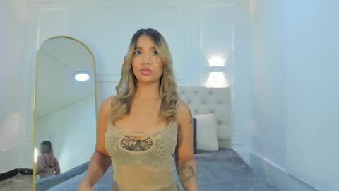 lola red online show from 6, 4, 2026