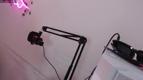 Lola  online show from 1, 6, 2026