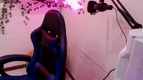 Lola  online show from 9, 6, 2026