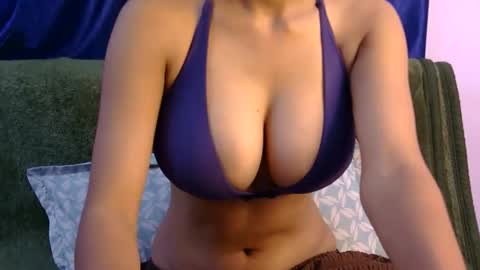 Snapshot of lolaa_darling chatting on 28, 5, 2026 lolaa online show from 28, 5, 2026