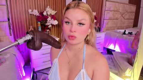 Lola Angel online show from 28, 2, 2026