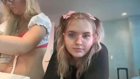 lolafae12 online show from 12, 3, 2026