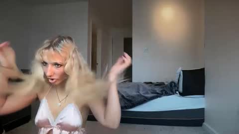 lolafae12 online show from 13, 3, 2026